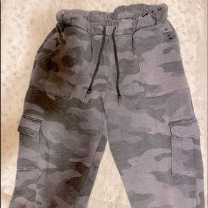 victoria secret camo joggers!!